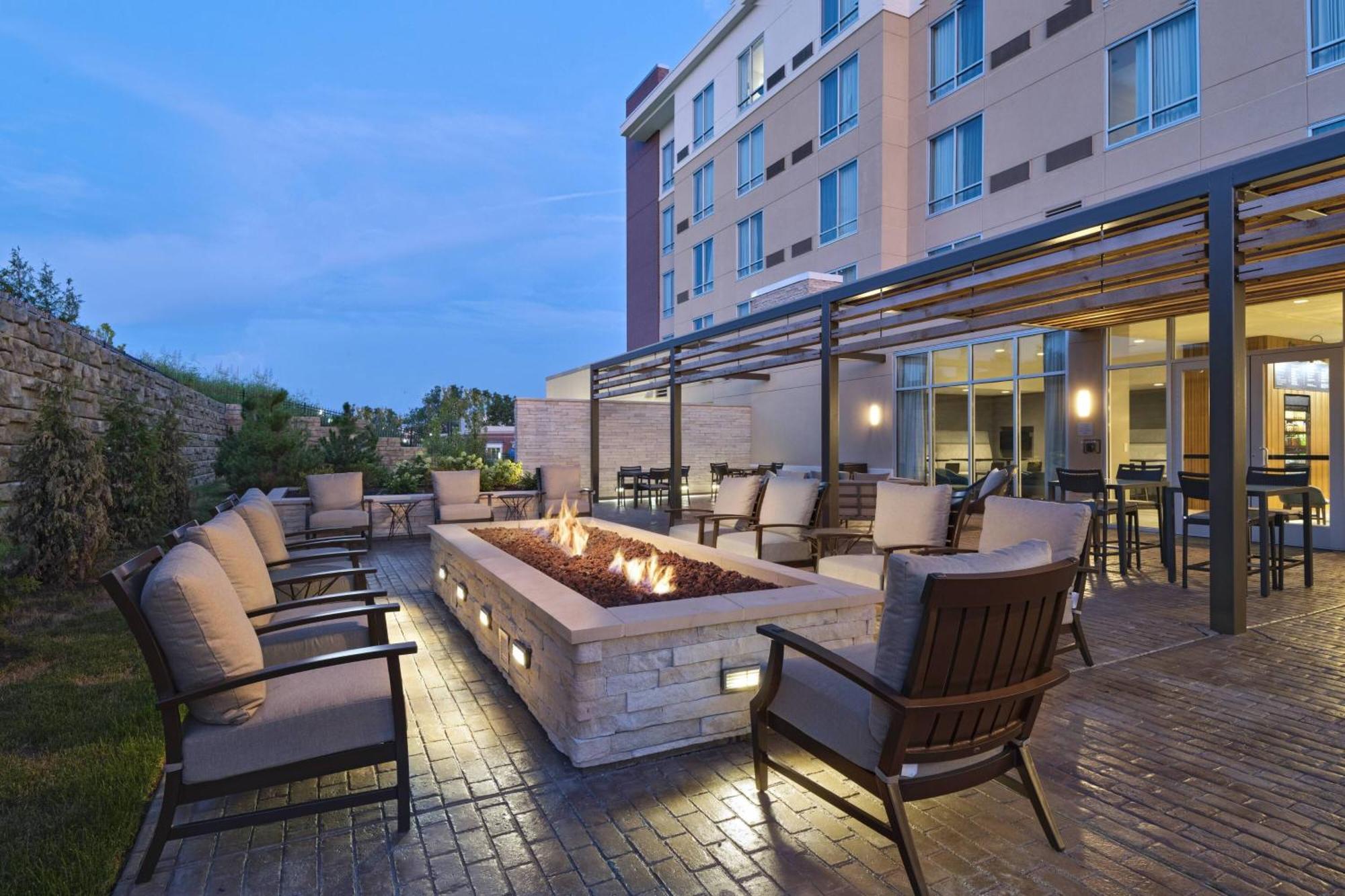 Courtyard St. Louis Brentwood Hotel Richmond Heights Екстериор снимка